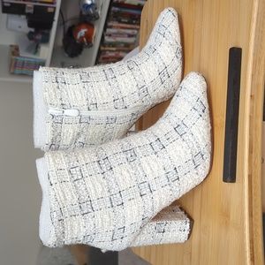 NWOT Lulu's Off-White Tweed Booties